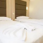 Oz-can Hotel 2*
